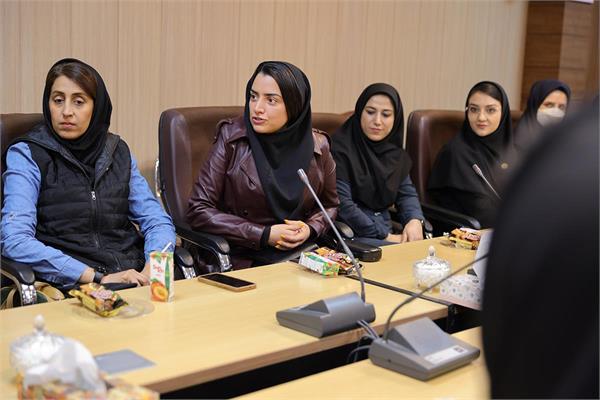 همزمان با هفتۀ پژوهش از کارشناسان کانون زبان ایران تقدیر شد