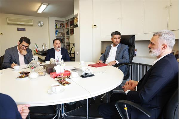 تفاهم نامۀ همکاری میان کانون زبان ایران و شرکت خدمات و پشتیبانی توسعۀ تعاون منعقد شد