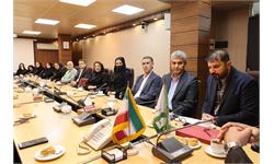 از همکاران بازنشسته کانون زبان ایران تجلیل شدند