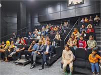 نمایش انگلیسی «کار سخت» در برازجان