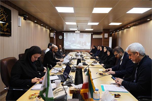 تعامل و هم‌افزایی میان معاونان، مدیران و کارکنان کانون زبان ایران در نشستی مشترک